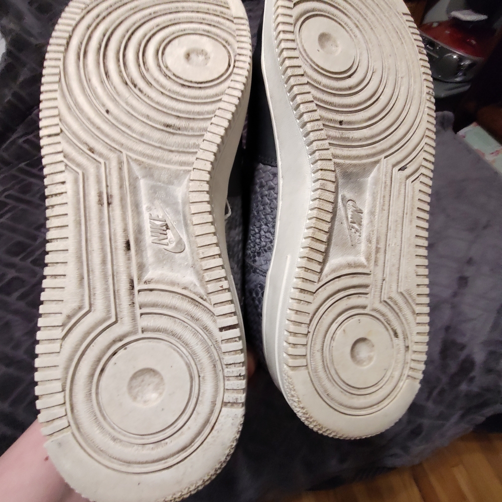 Nike Black and Gray Sneakers - Picture 5 of 5